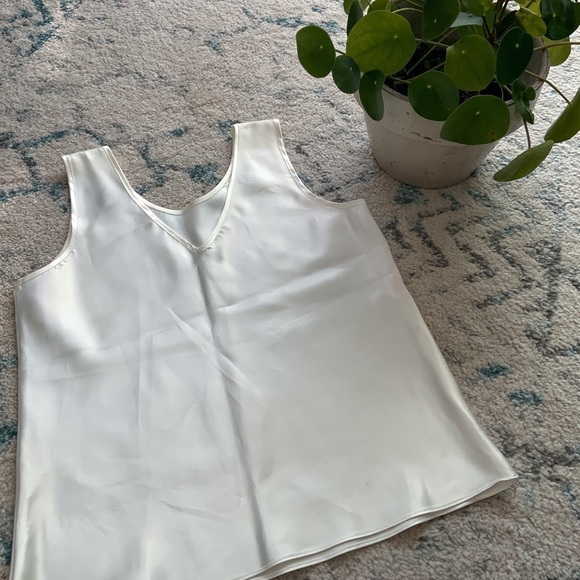 Vintage satiny sleeveless top - Patricia - creamy white - M - Canadian made - Picture 2 of 3